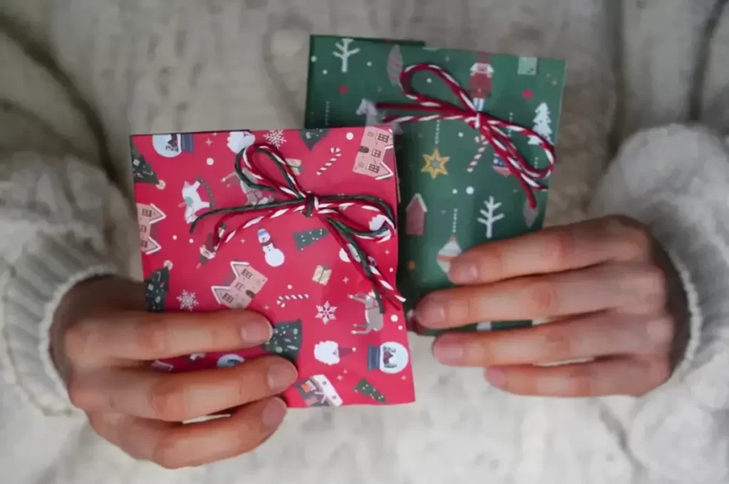 クリスマスプレゼントの渡し方：ダミーと本物、2つのプレゼントを渡す