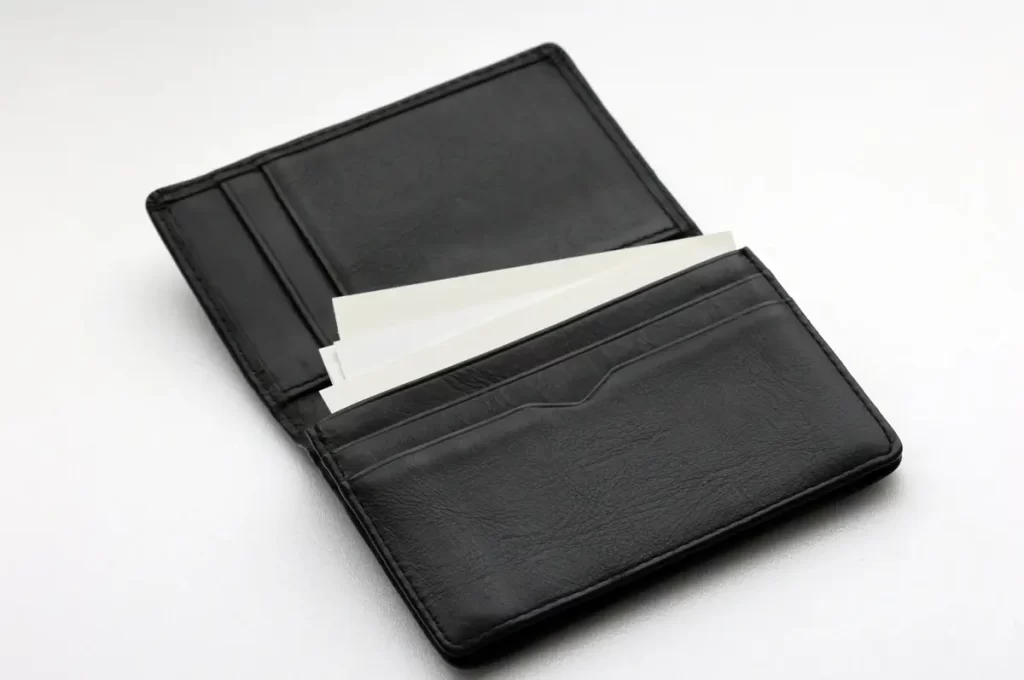 彼氏・夫に喜ばれるクリスマスプレゼントのジャンル：ビジネスグッズ：名刺入れ、ネクタイなど