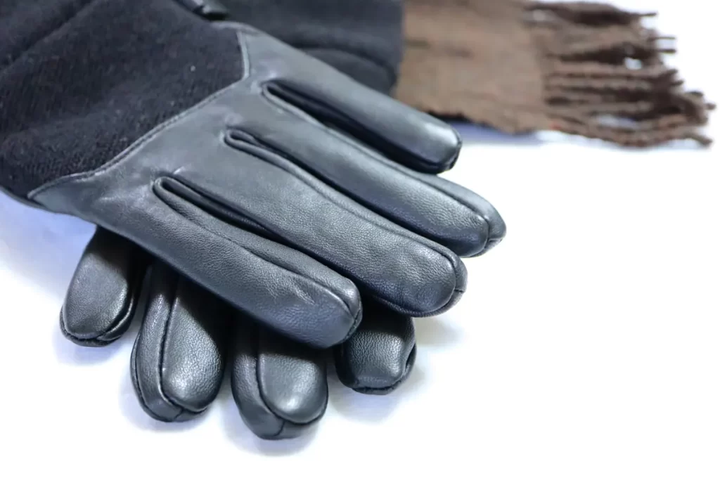 彼氏・夫に喜ばれるクリスマスプレゼントのジャンル：防寒グッズ：マフラー、手袋など