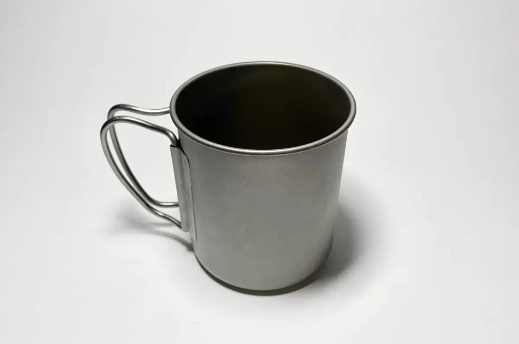 彼氏・夫に喜ばれるクリスマスプレゼントのジャンル：日用雑貨：マグカップ、ブランドボールペンなど