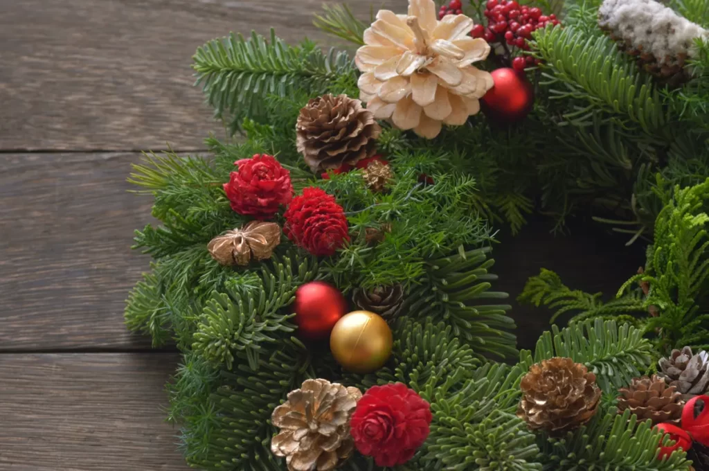 クリスマスリースによく使われる素材・飾りの意味
