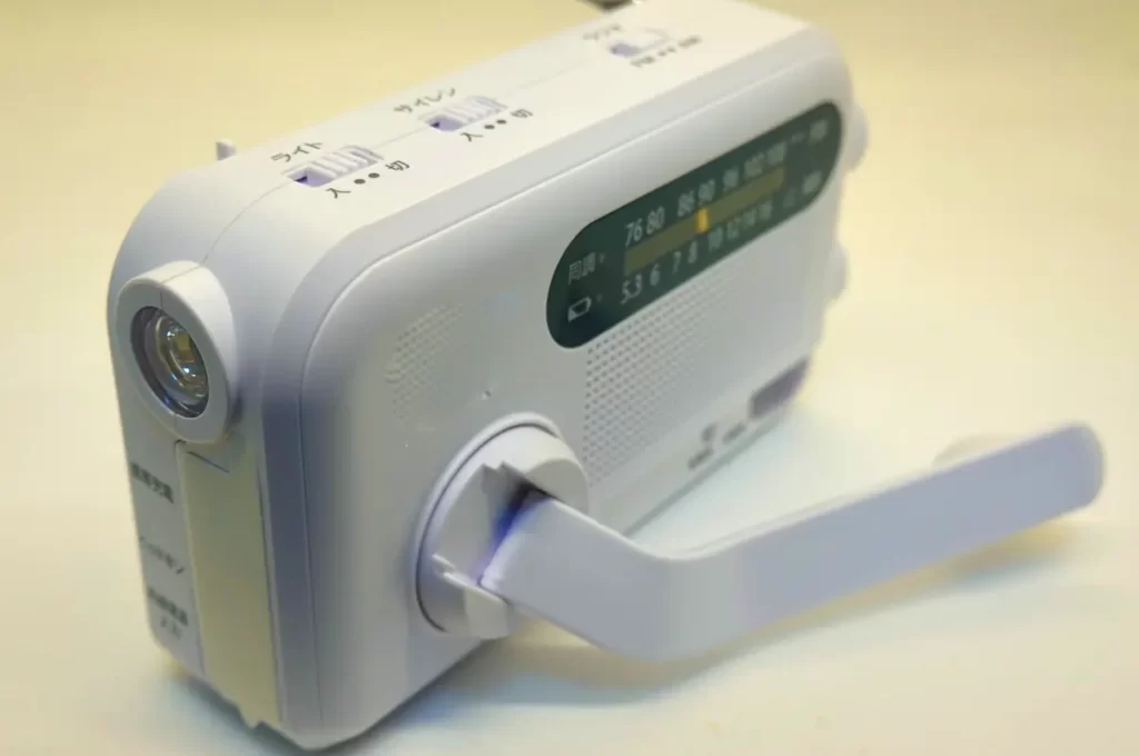 防災グッズ「いらなかったもの」：手回し発電機・ラジオ